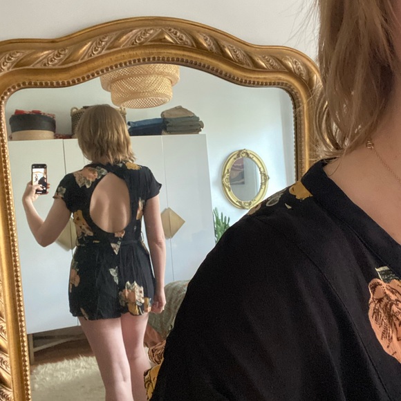 Floral Print Open Back Romper - Picture 5 of 5